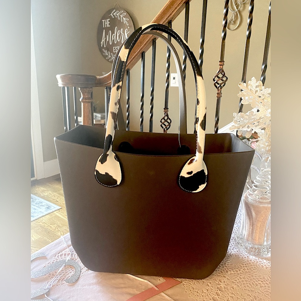 Versa Tote Vira Coffee Color includes Extra Set Cow Straps